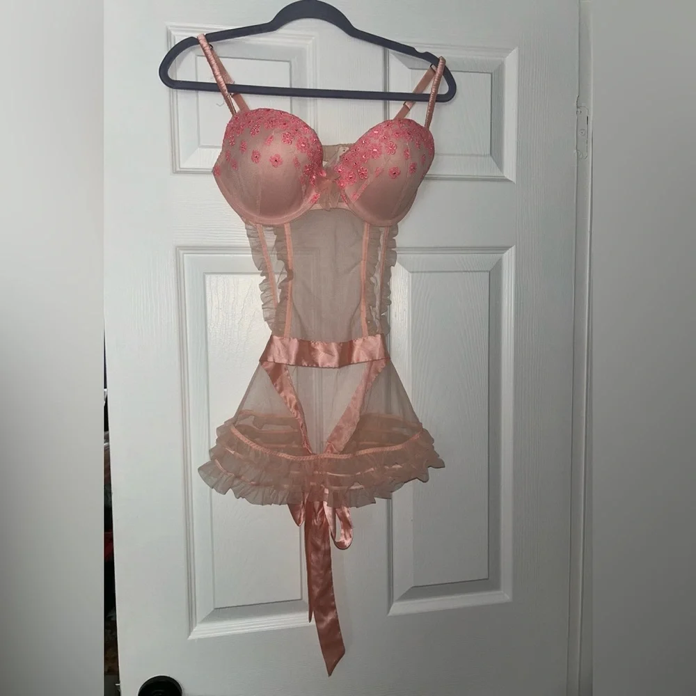 NWT Vintage 2012 Victoria’s Secret Lingerie Bra Skirt Size 36D - Picture 3 of 5